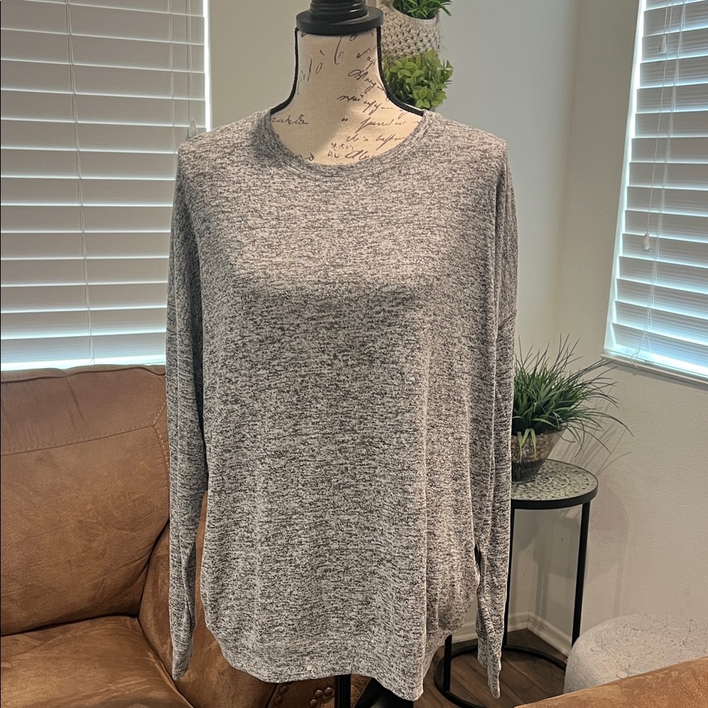 🍀Athleta Gray Long Sleeve Tee